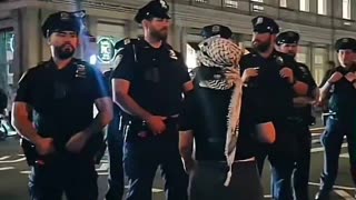 Look at this little NYC terrorist. What is she, like 4’5”?🤣🤣🤣