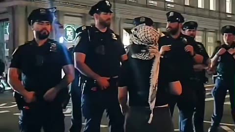 Look at this little NYC terrorist. What is she, like 4’5”?🤣🤣🤣