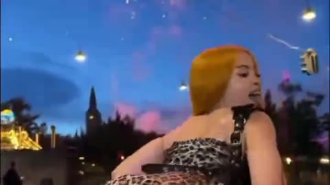 Big Booty Spreading, Clapping & Twerking w/ Sound.