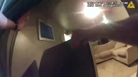 Crazed Lady with a Hammer Gets Mercd by San Antonio Police