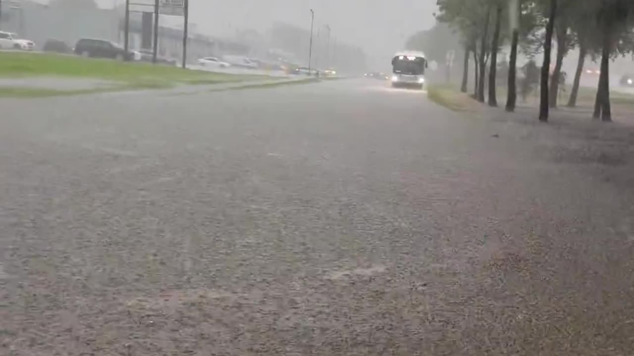 WATCH: Flash flooding hits south Houston, Texas.