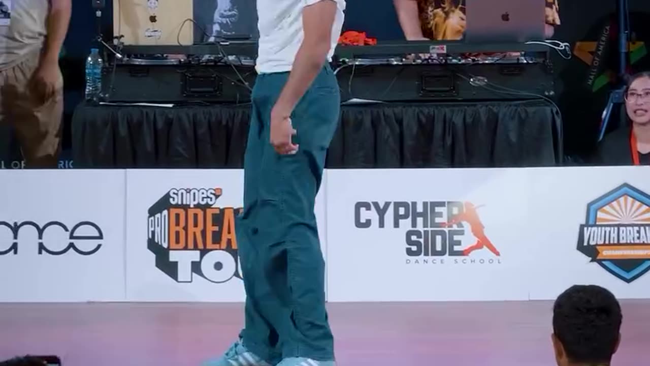 introducing powermoves to that Mall of America crowd! 💪🏽