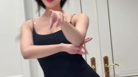 Magnetic Glossy black Gown Undulating Twerk | Daily Beauty EP 1476