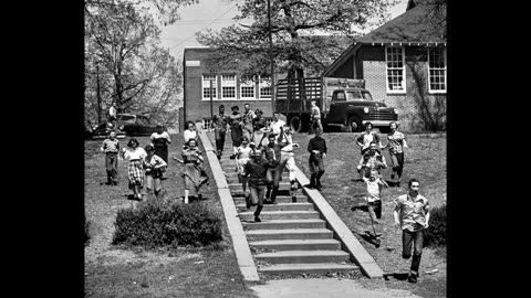 23 Vintage Photos That Capture Springtime in Clarksville, Arkansas in 1953