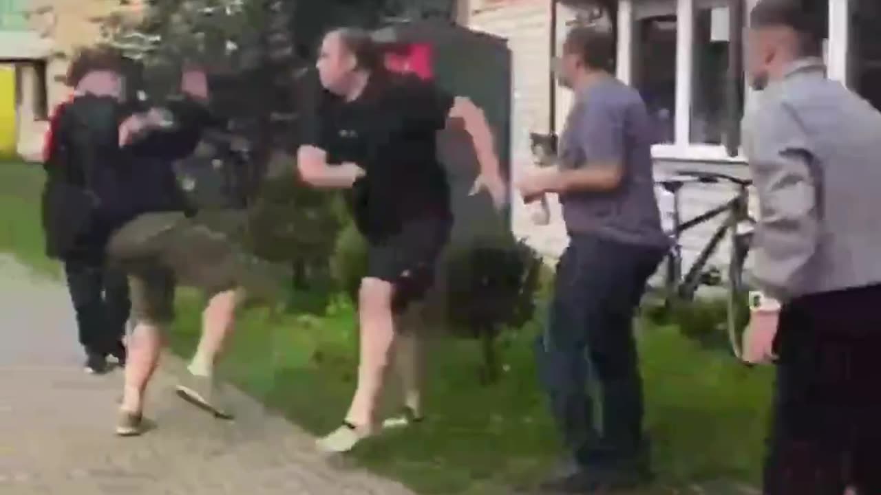 Woman Gets Ronaldoed Strait to the Face During Insane Street Brawl