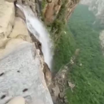 The 1,024-foot-tall Yuntai Mountain Waterfall! Powered by a Pipe.