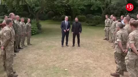 Ukraine's Zelenskyy meets British troops in London