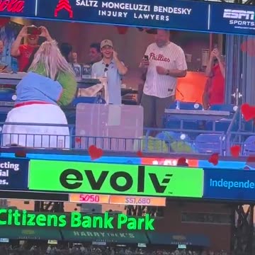 Phillies Debut the 'Coldplay Kiss Cam'