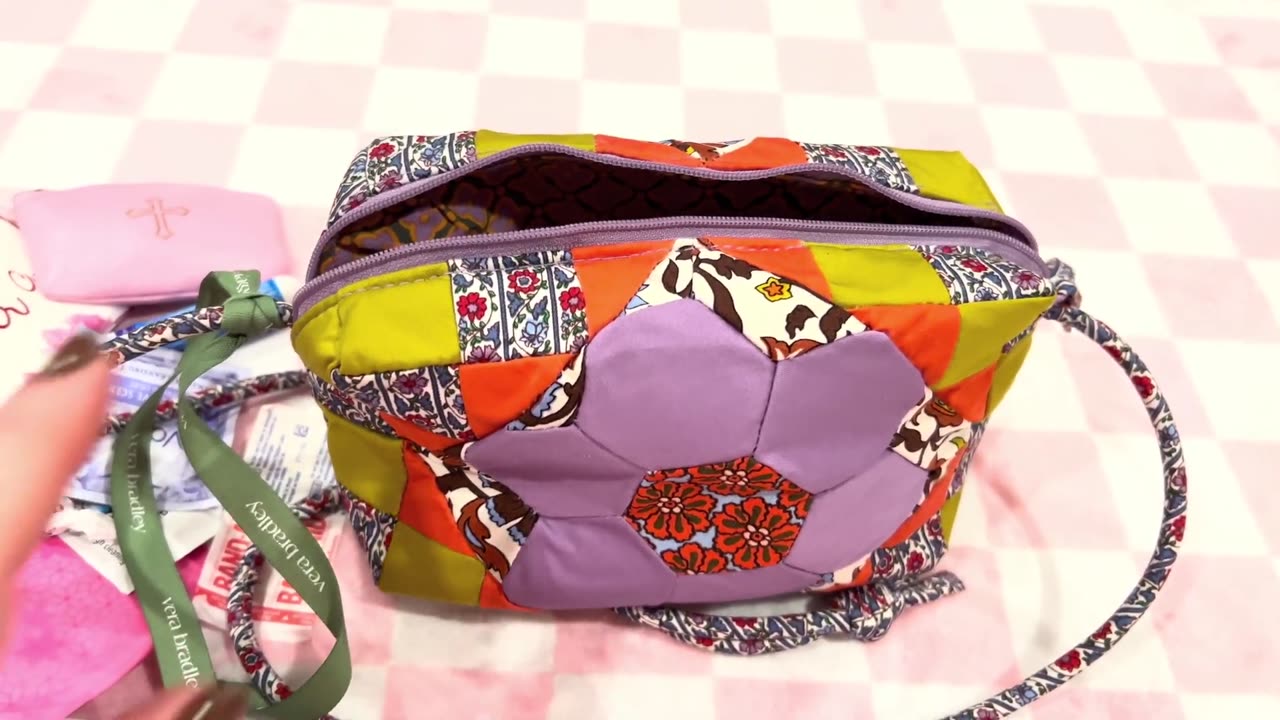 Whats in my Vera Bradley Blake Crossbody Bag in Marrakesh Patchwork.