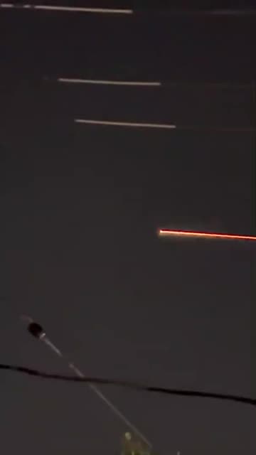 Stunning footage shows SpaceX Dragon streaking over Burbank, California at 8