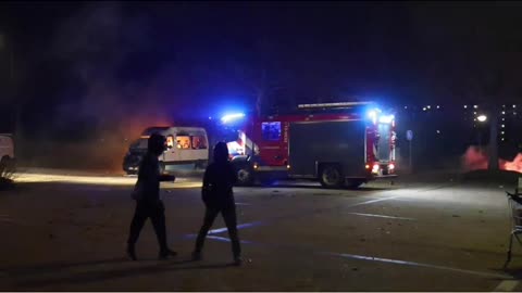 Illegal Migrants Traps Firemen