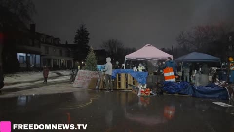 🚨 BREAKING NOW: Radical leftists have built BARRICADED ENCAMPMENTS and blockades around