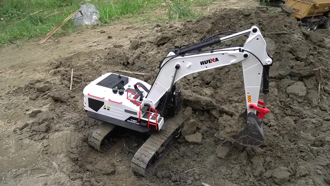 Huina rc excavator is back and running!! Product link on Amazon https://amzn.to/3V0fm9v