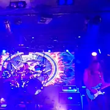 Horns up ( live)