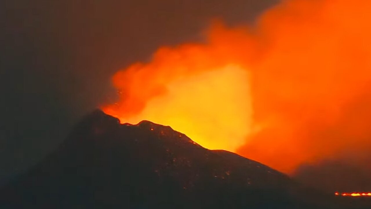 Live Now: Iceland Volcano Eruption (Multi-cams)