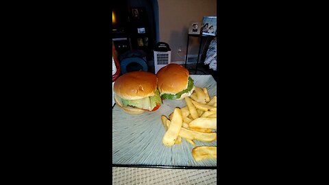 Eating Kroger Ground Beef Patties, Dbn, MI, 9/18/25