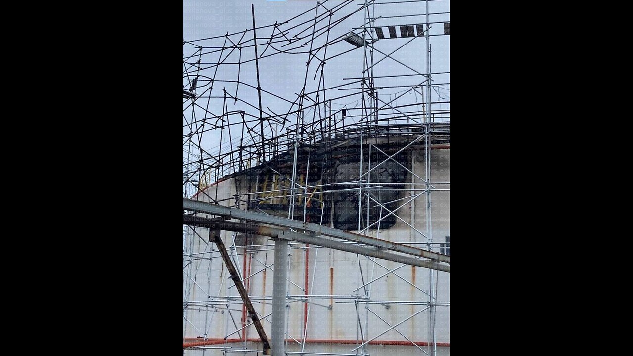 🔥 Syzran oil refinery, key unit ELOU-AVT-6 was hit and several tanks were significantly damaged.