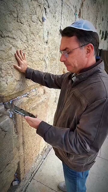 🇧🇷 🇮🇱 Brazilian presidential candidate Flávio Bolsonaro prayed