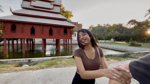 Thai Girl Pulls Me into Abandoned Building 🇹🇭