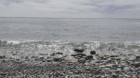 Waves - On the Rocks for 17 Minutes #chill #waves #ocean August 2025