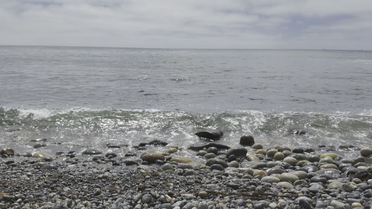 Waves - On the Rocks for 17 Minutes #chill #waves #ocean August 2025