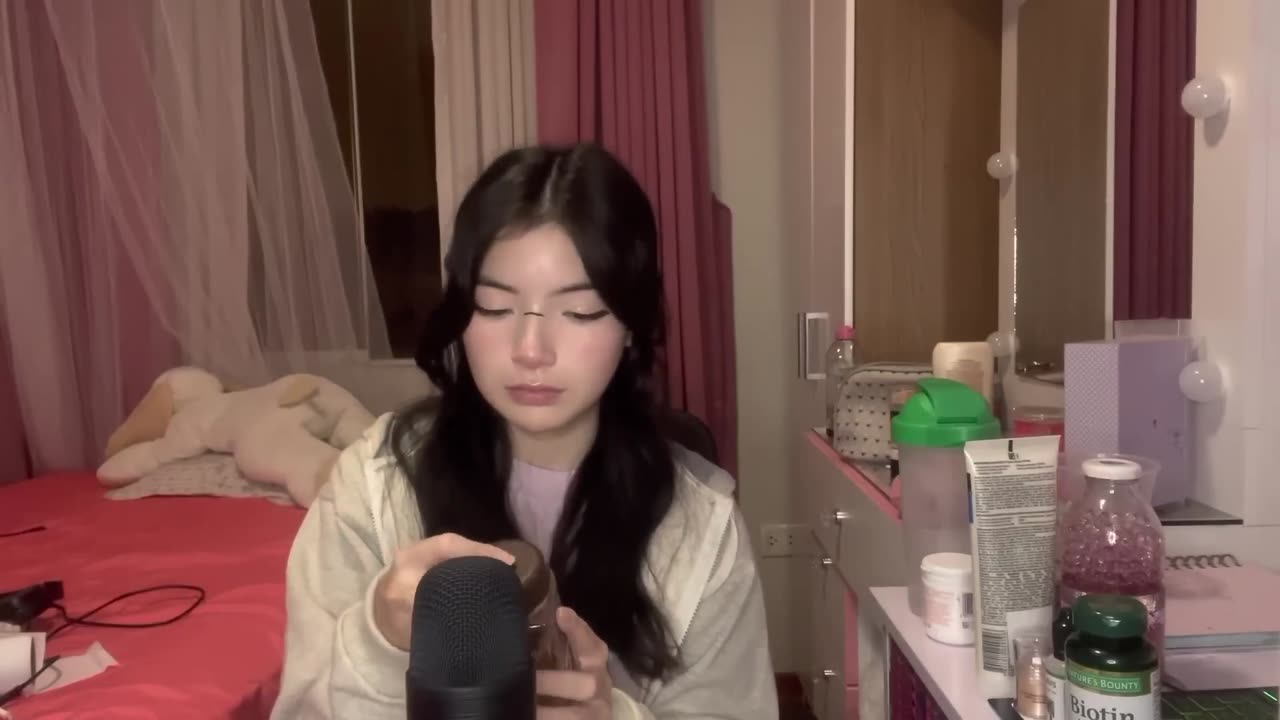 Asmr my first video in English 🌸 capping, bubble popping and kisses