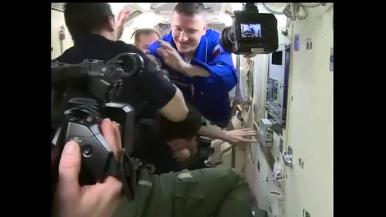 Soyuz MS-28 Crew Welcomed Aboard the ISS! 🚀 First Moments After Hatch Opening