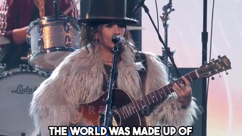 The 4 Non Blondes perform "What's Up" in Times Square at the 2026 New Year’s celebrations