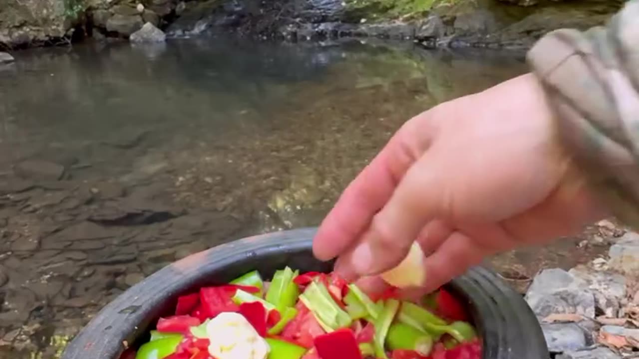 Güveçte Kuzu Gerdan pot Cooking lamb neck in clay