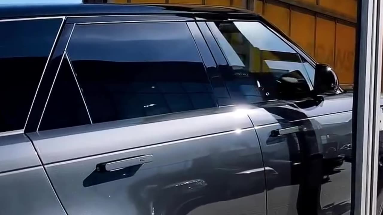 🔓 Don't Miss This Range Rover Unload! | Enclosed Car Shipping Action!