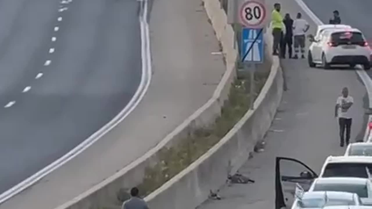 A bomb wrapped in an Israeli flag was found on Highway 431 in the Rishon LeZion area