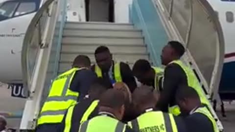 Overweight sheboon needs to be lifted into the aeroplane!