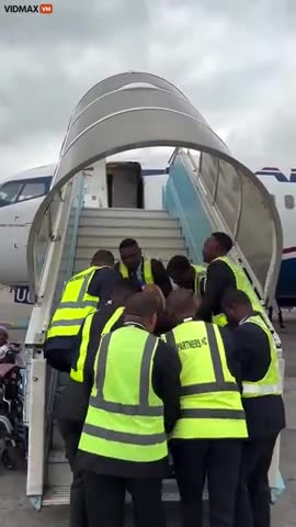 Overweight sheboon needs to be lifted into the aeroplane!