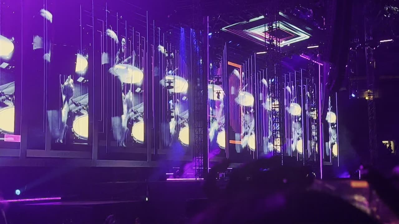 Bring It On Down - Oasis Live 25