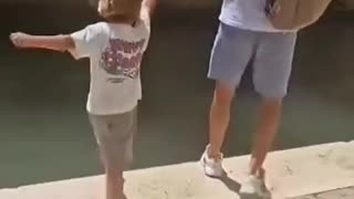 Tourist Be Cute