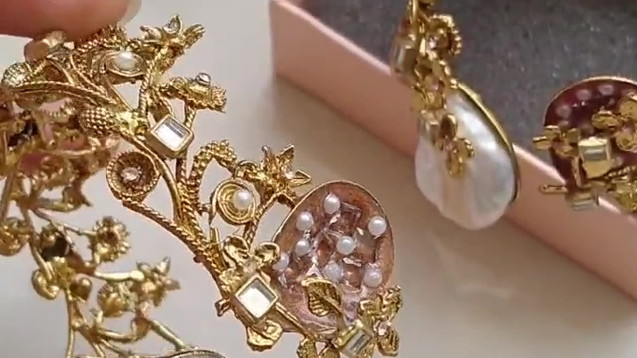 Handmade turkish work with morther of pearl bangle