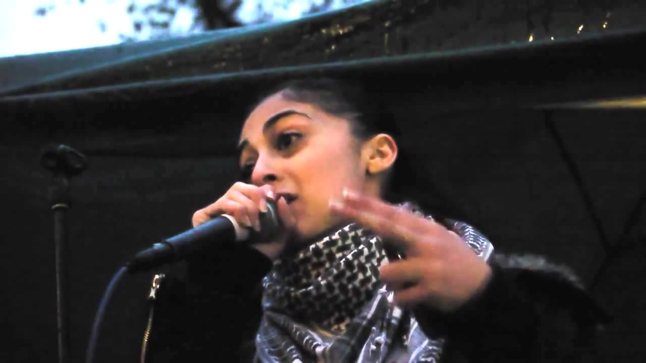 Shadia Mansour speaking outside the Israeli embassy - 2012-11-24
