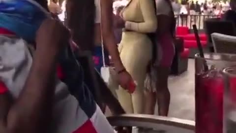 Women ran out on their bill but forgot their keys 💀💀