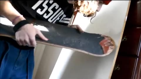 Robin Westman reupload PAINTING THE MONA LISA WITH A SKATEBOARD