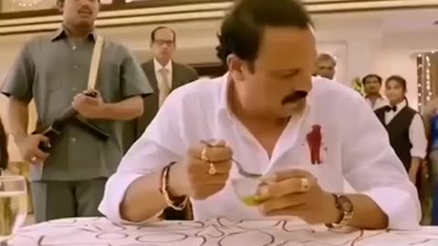 "😂 जब कॉमेडी का तड़का लगे, तो हंसी के फव्वारे छूटते हैं! इस मजेदार सीन को मिस न करें! 🎬🍿"