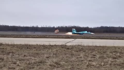 The Russian pilot showed nerves of steel: Smooth landing of Su-34 without landing gear