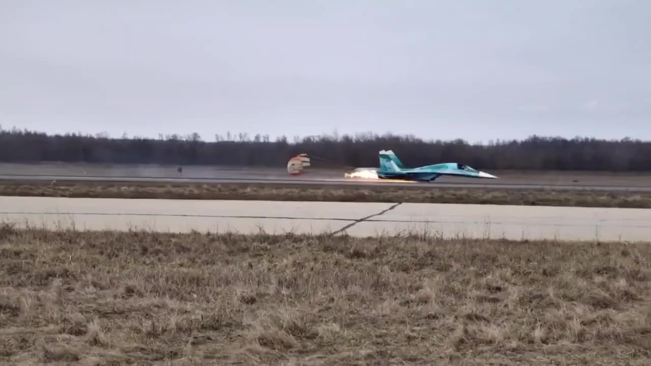 The Russian pilot showed nerves of steel: Smooth landing of Su-34 without landing gear