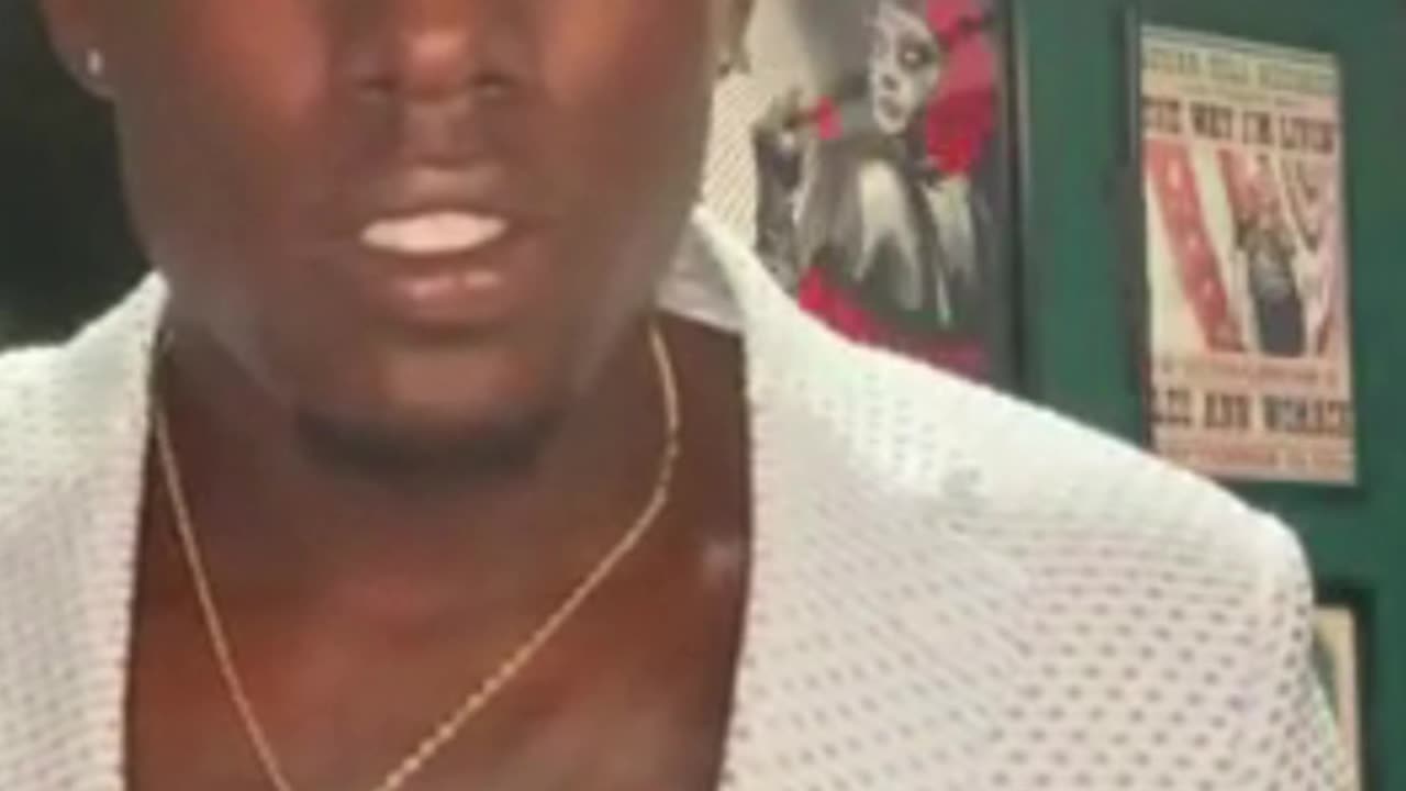Jamal Roberts Stuns on Stellar Awards Red Carpet with Style & Grace