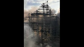 Tomorrowland main stage on fire. Today. 🎥 Die Hauptbühne von Tomorrowland steht in Flammen. Heute.