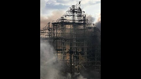 Tomorrowland main stage on fire. Today. 🎥 Die Hauptbühne von Tomorrowland steht in Flammen. Heute.