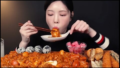 Charcoal grilled chicken braised noodles with rice balls and crispy fried food
