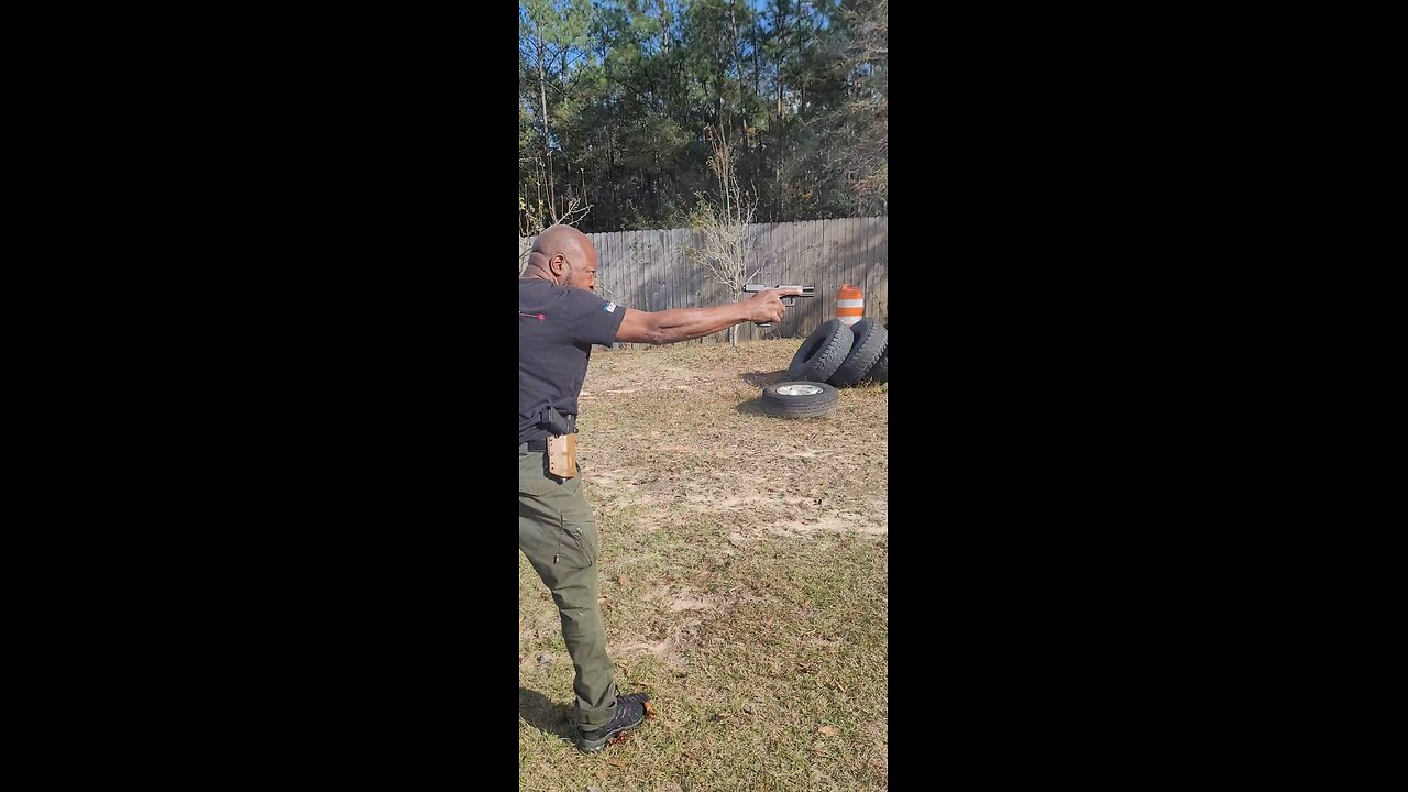 ONE HANGING A FULLAUTO GLOCK 20 10MM