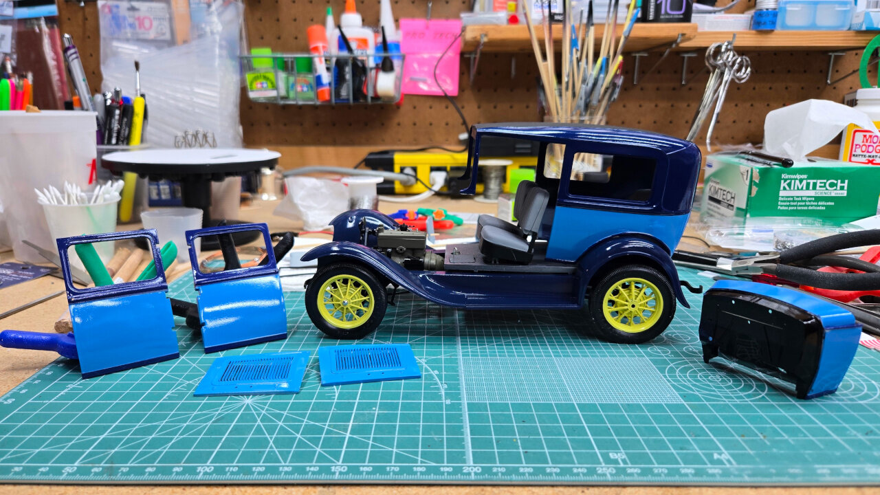 05 1931 Model A 2 Door Sedan 1:16 Scale