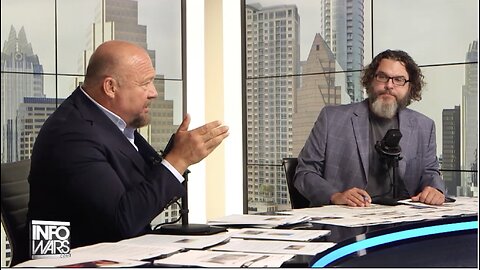 Alex Jones Hosts the War Room after Owen Shroyer Quit and Staged Censorship Publicity Stunt