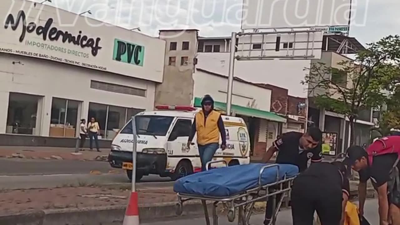 Una escobita fue arrollada por una moto en Bucaramanga